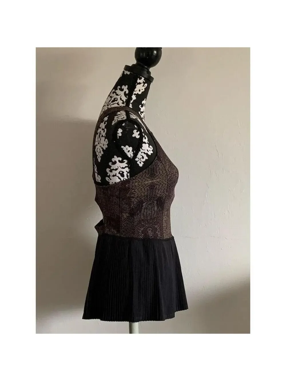 Geometric Mosaic Print Open Back Pleated Mini Dress Brown Black Sleeveless - Picture 7 of 12